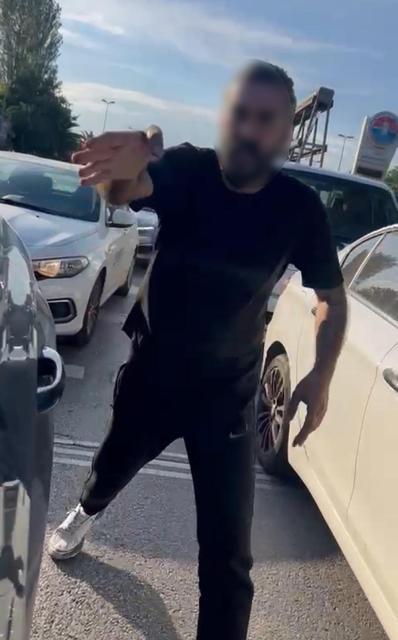 Kadın sürücü, 2 çocuğunun yanında saldırıya uğradı