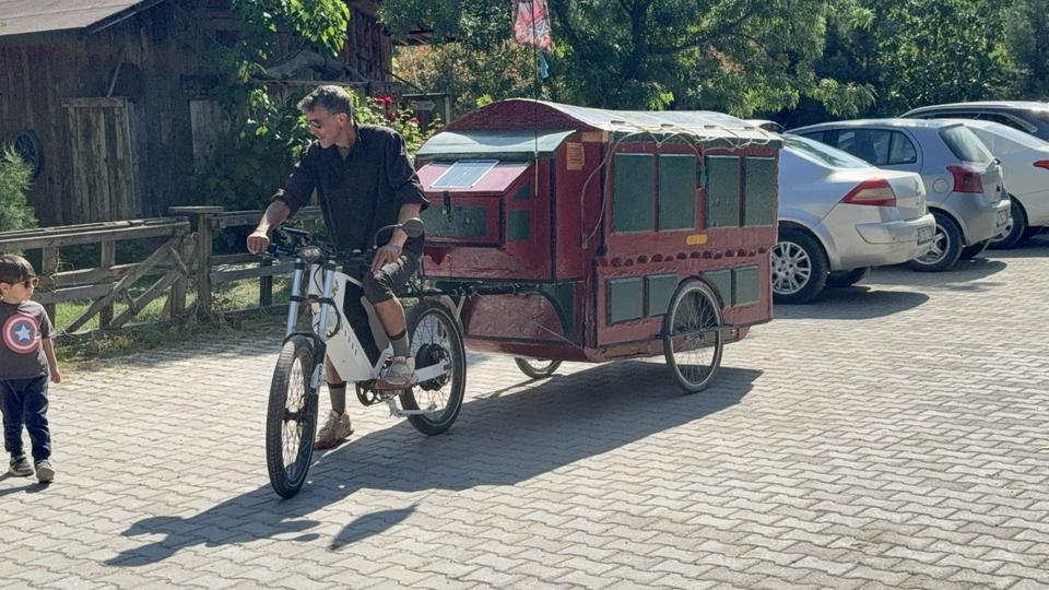 KENDİ YAPTIĞI KARAVAN İLE DÜNYA TURUNA ÇIKTI