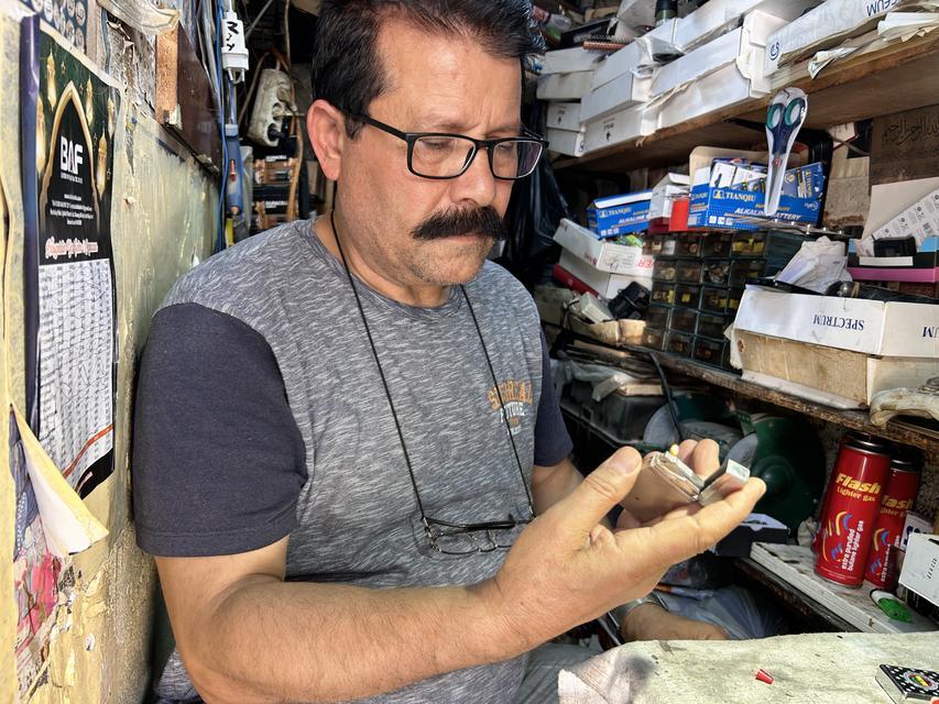 'ÇAKMAK DOKTORU' BABA, 2 METREKARELİK DÜKKANDA 3 EVLADINI OKUTUP MESLEK SAHİBİ YAPTI