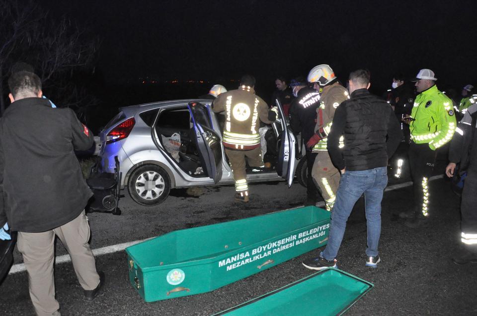 MANİSA'DA FECİ KAZA: 2 ÖLÜ, 5 YARALI