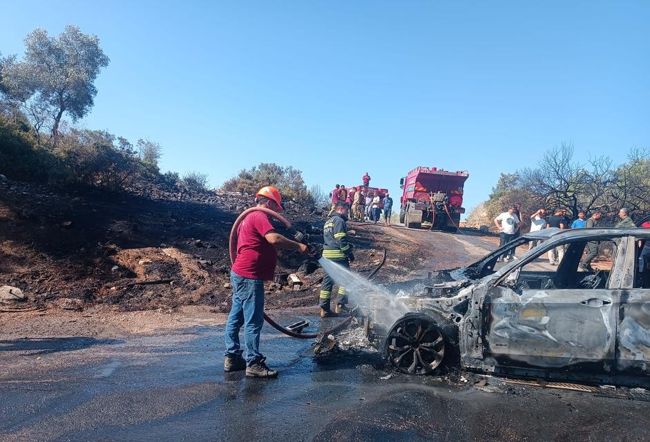 Seyir halindeki otomobil alev aldı, alevler ormana sıçradı