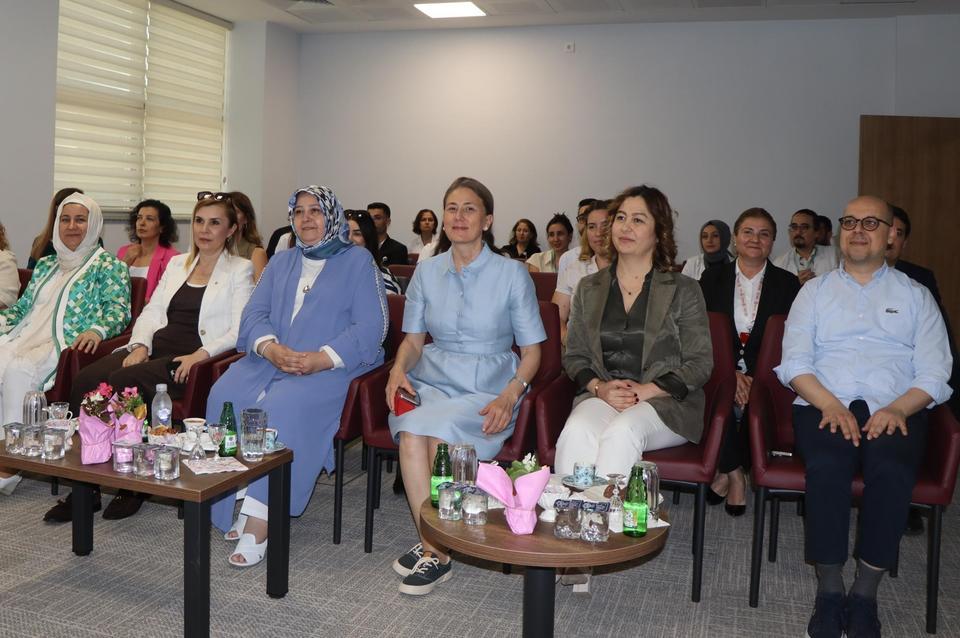 VALİ CANBOLAT'IN EŞİ VE BERABERİNDEKİ HEYET NAZİLLİ SAĞLIKLI YAŞAM HİZMETLERİ'Nİ YERİNDE İNCELEDİ