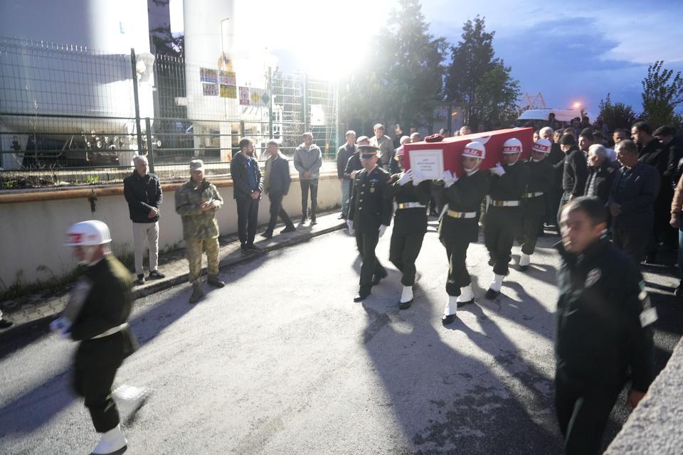 Yıldırım isabet eden uzman çavuş şehit oldu