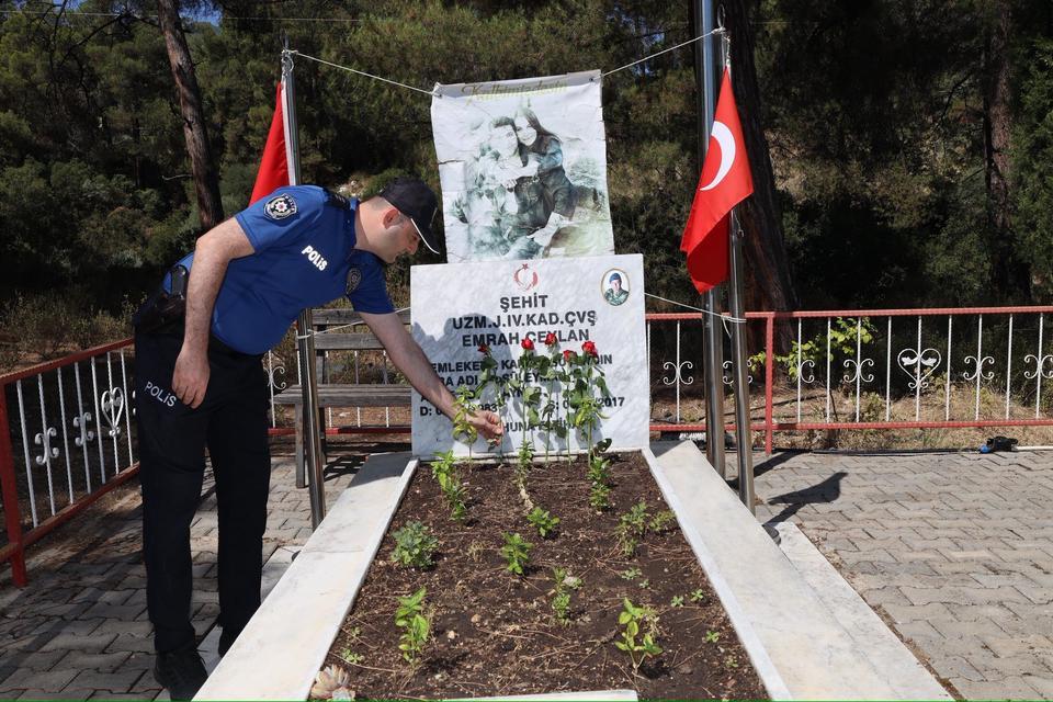 ŞEHİT UZMAN ÇAVUŞ CEYLAN, MEZARI BAŞINDA ANILDI