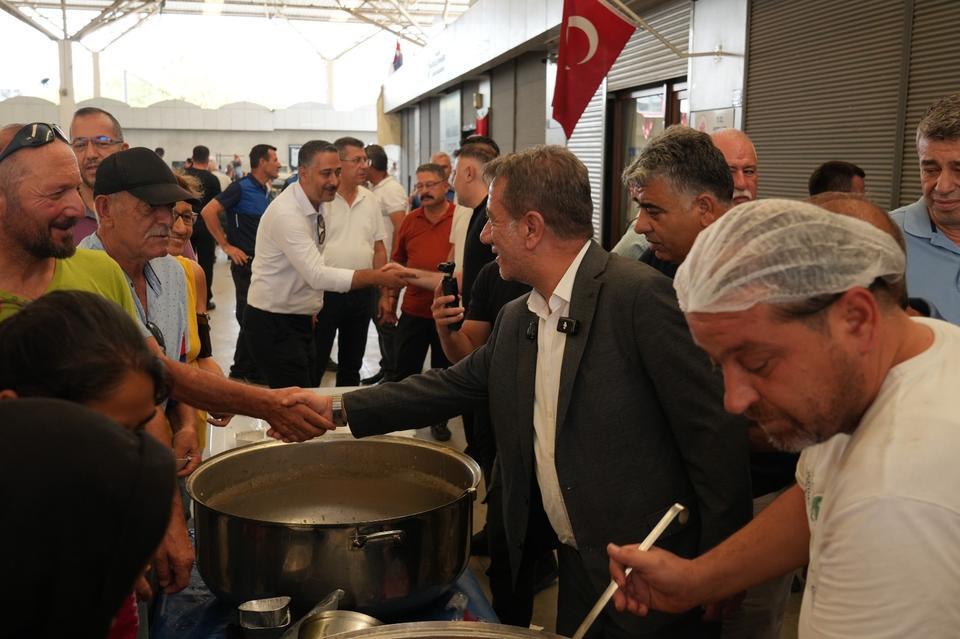 Başkan Yetişkin Cuma Pazarı’nda vatandaşlarla buluştu
