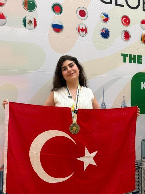 Aydınlı öğrenci uluslararası matematik olimpiyatında altın kazandı