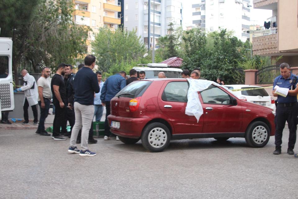 Otomobilde sır ölüm