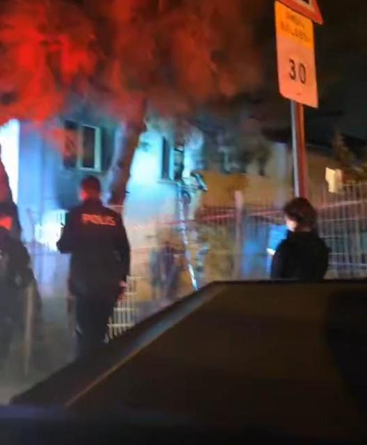 Yangın korkuttu: İtfaiye ekipleri camı kırıp içeri girdi