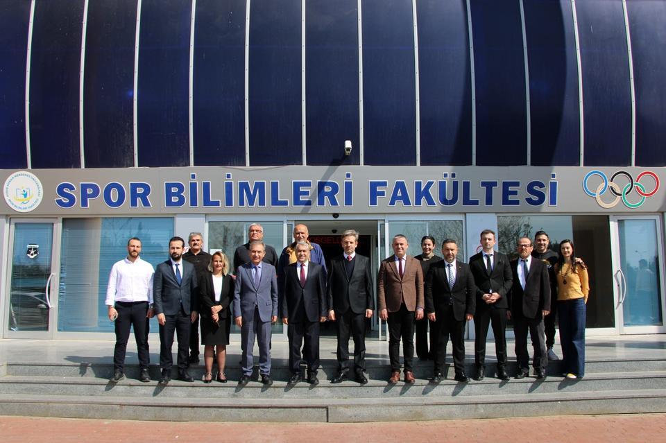 Rektör Kent, Spor Bilimleri Fakültesini ziyaret etti
