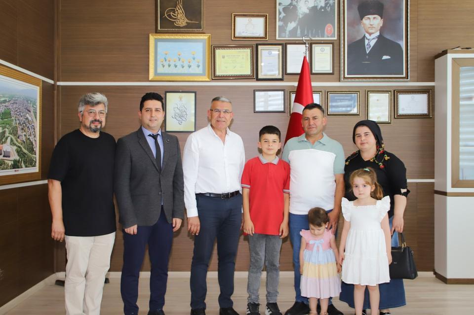 Başkan Güler’den ilçenin gururu Yahya Kaan’a ödül