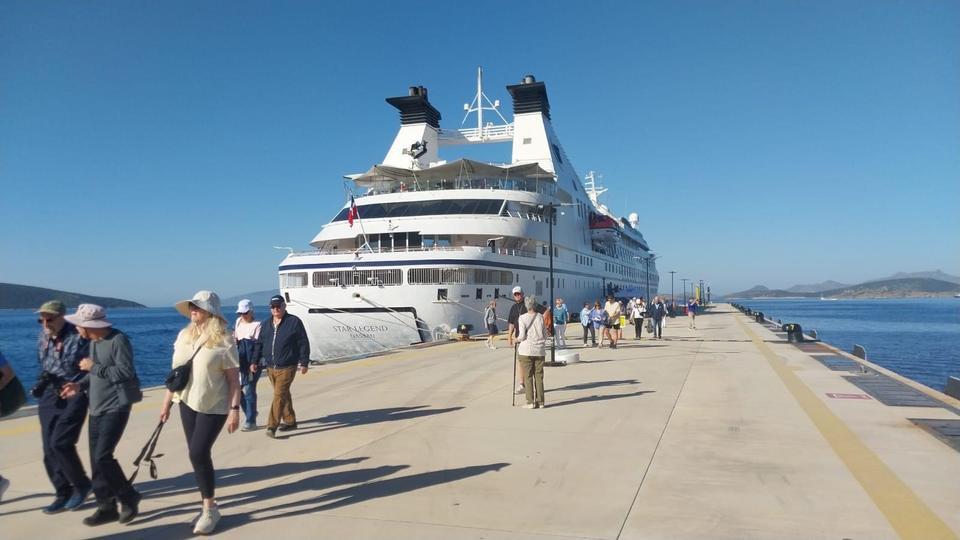 Kruvaziyer ile 274 yolcu geldi