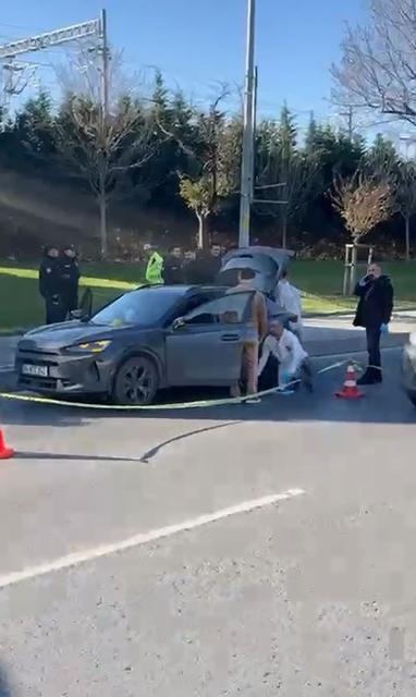 Seyir halindeki otomobile silahlı saldırı: 1 ölü