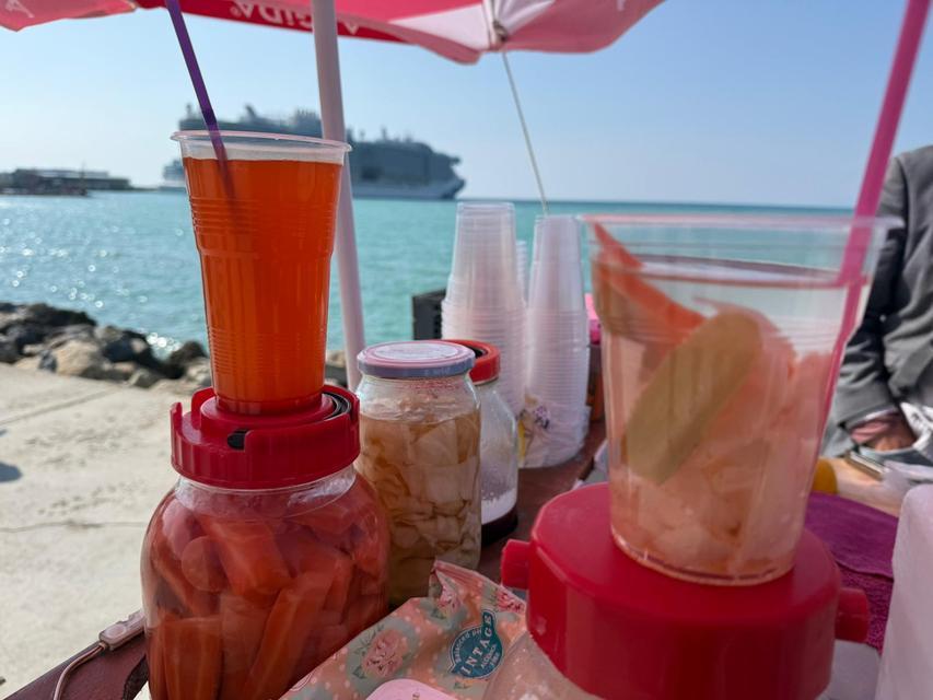 Kuşadası'nın meşhur turşucusu