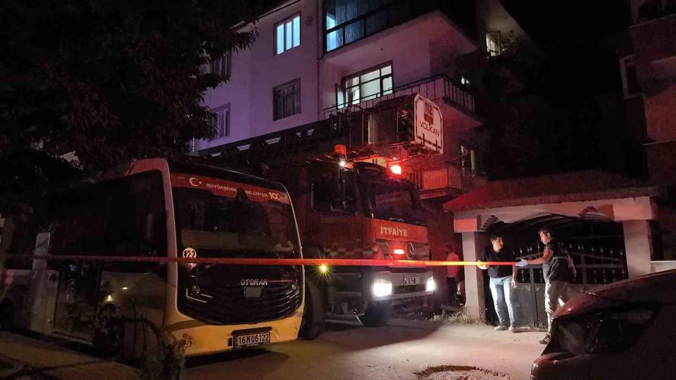 Eşini öldürüp yaşamına son verdi
