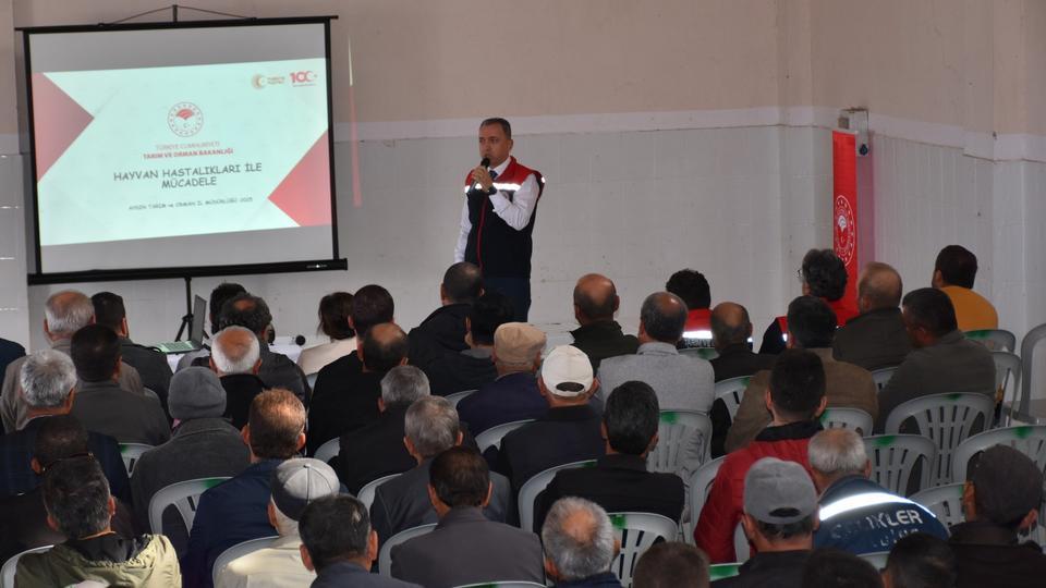 YENİPAZAR'DA ÜRETİCİLER ŞAP HASTALIĞIYLA MÜCADELE KONUSUNDA BİLGİLENDİRİLDİ