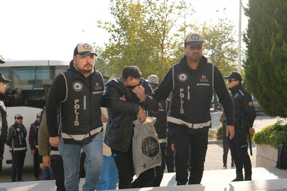 Ehliyet vurgunu: Kamu görevlilerinin de aralarında olduğu 42 şüpheli gözaltında