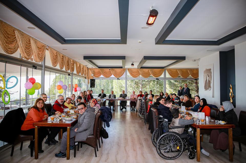 Rektör Kent, engelli bireylerle buluştu