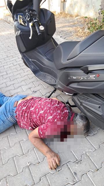 KONTROLDEN ÇIKAN MOTOSİKLET PARK HALİNDEKİ ARAÇLARA ÇARPTI: 1 YARALI