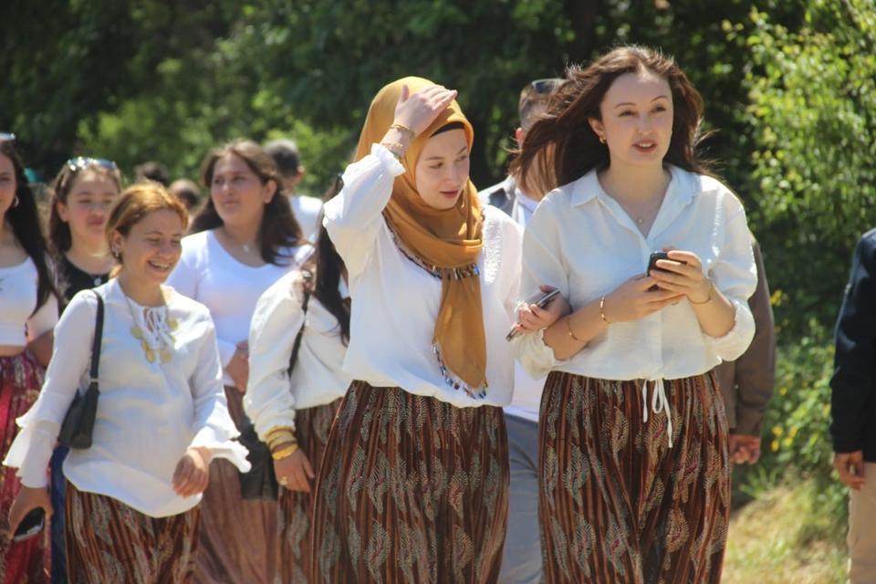 AŞIKLAR SOKAĞI'NDA GENÇLER KISMETİNİ ARADI
