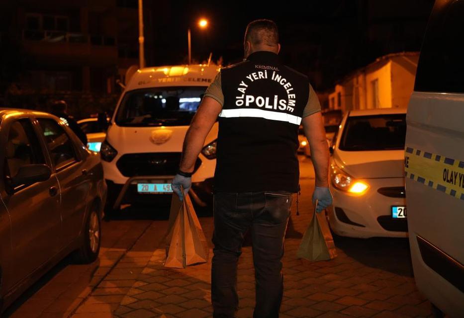 1 ay önce evlendiği eşini öldürdükten sonra aynı tüfekle yaşamına son verdi