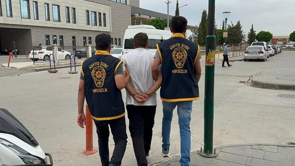 ADIYAMAN'DA FUHUŞ OPERASYONU MASAJ SALONUNA YAPILAN BASKINDA 7'Sİ ŞÜPHELİ 14 KİŞİ YAKALANDI
