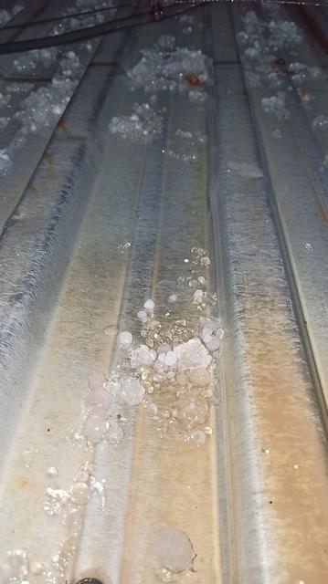 MANİSA'DA CEVİZ BÜYÜKLÜĞÜNDE DOLU YAĞDI