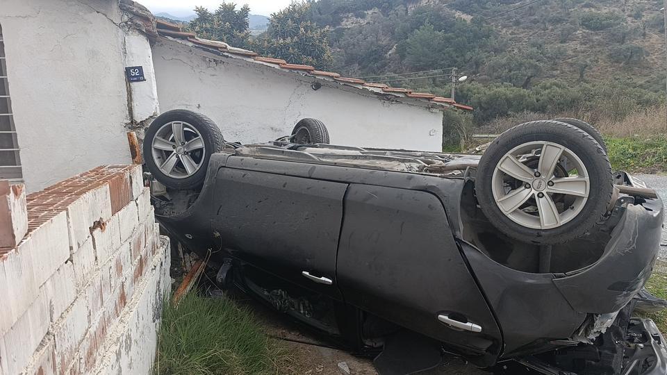 SÖKE'DE OTOMOBİL TAKLA ATTI: 1 YARALI