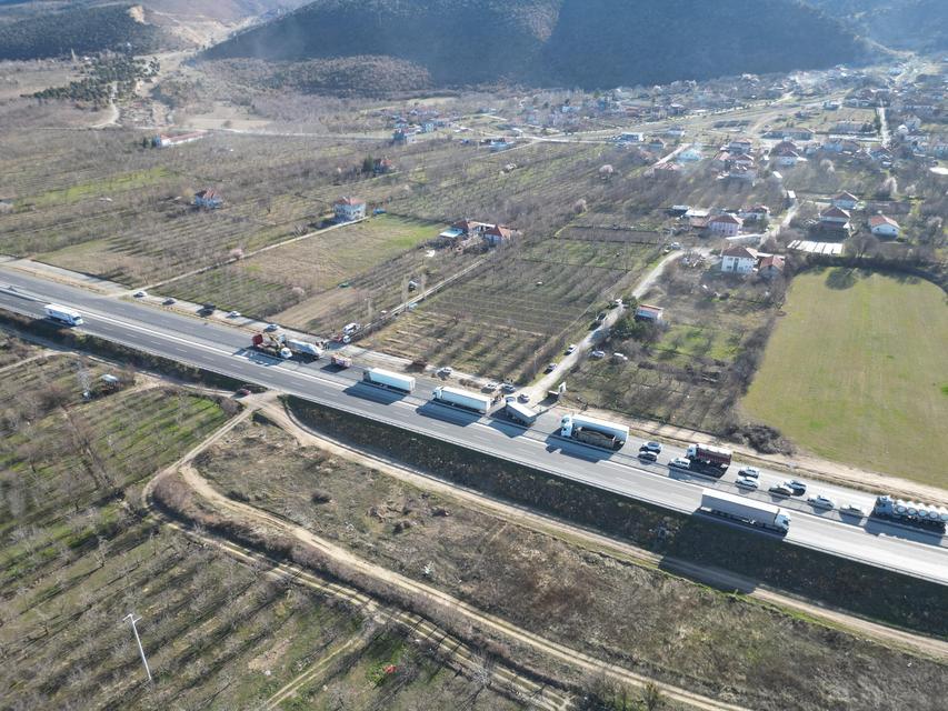 Tır yolcu minibüsüne çarptı: Yaralılar var