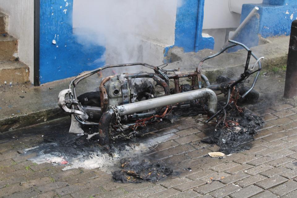 Aydın'da tamir sırasında yanan elektrikli motosiklet küle döndü