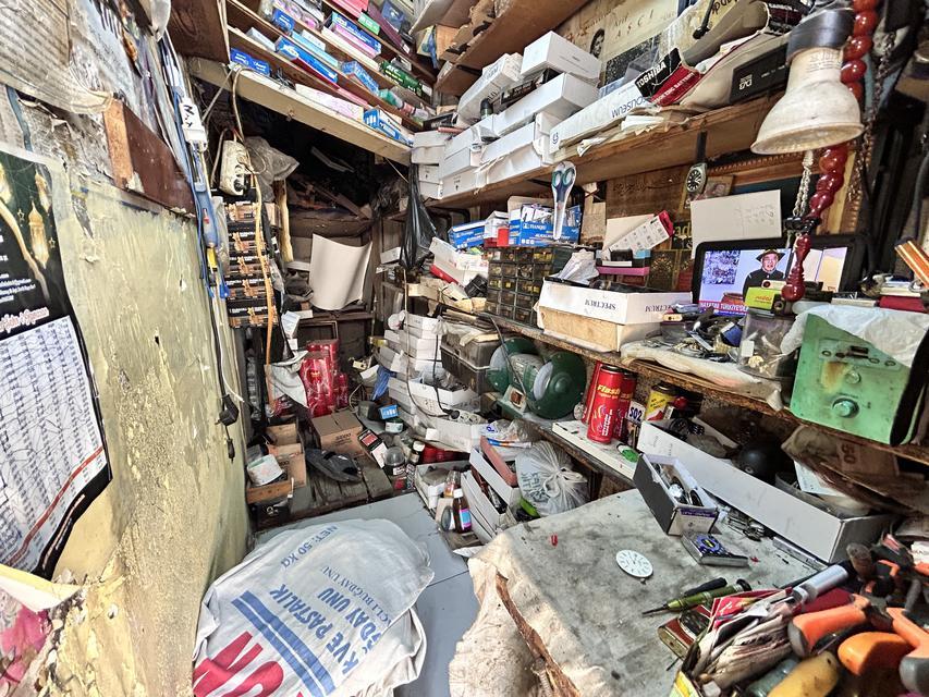 'ÇAKMAK DOKTORU' BABA, 2 METREKARELİK DÜKKANDA 3 EVLADINI OKUTUP MESLEK SAHİBİ YAPTI