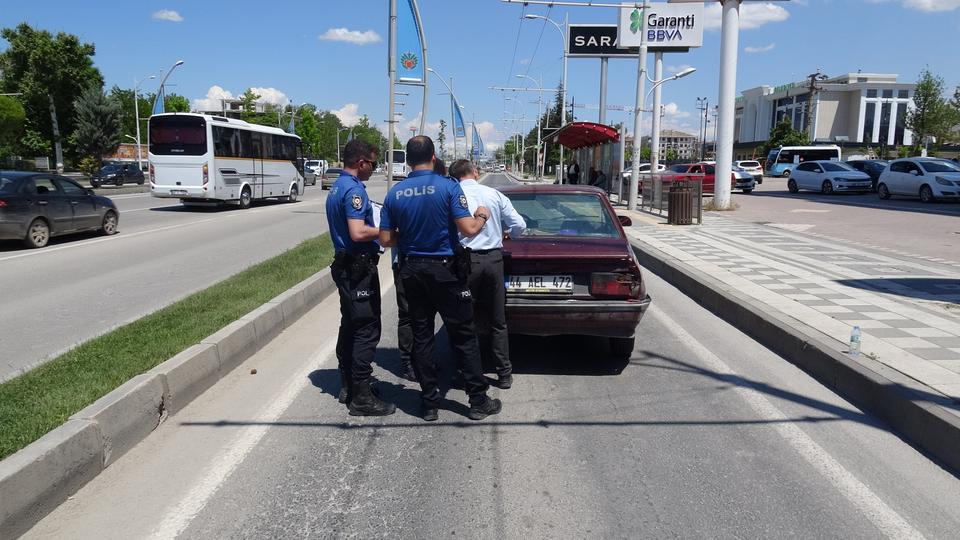 Yolcu otobüsü ile otomobil çarpıştı: 5 yaralı