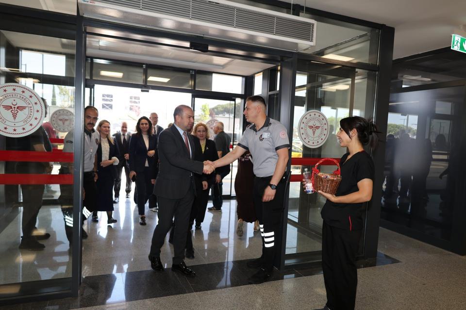 Aydın İl Sağlık Müdürü Şenkul'dan hastalara ve personele bayram ziyareti