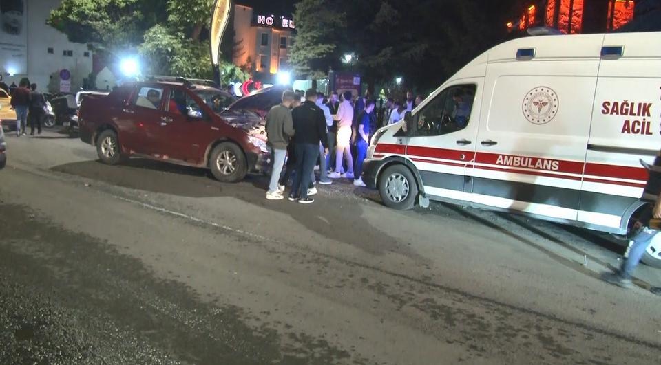 4 araçlı zincirleme trafik kazası: 4 yaralı