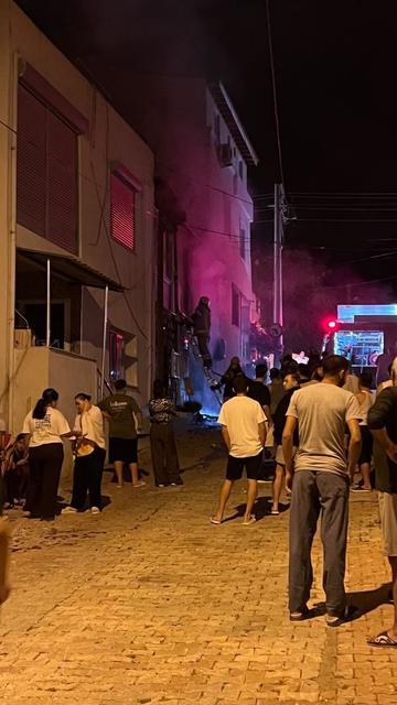 Otelde çıkan yangında patlama sesi paniğe neden oldu