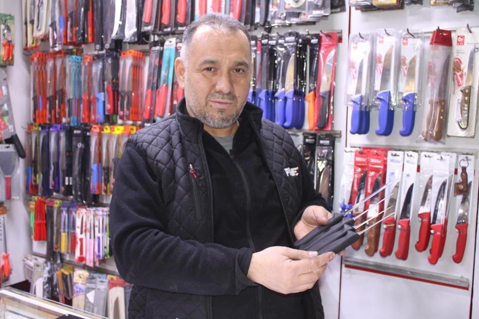 Aydın’da baba mesleğini yaşatıyor: Fileto bıçaklarını sanata dönüştürüyor