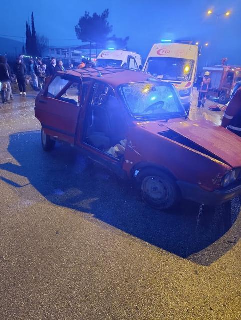 SİNOP'TA SERVİS MİNİBÜSÜ İLE OTOMOBİL ÇARPIŞTI: 1 ÖLÜ, 10 YARALI