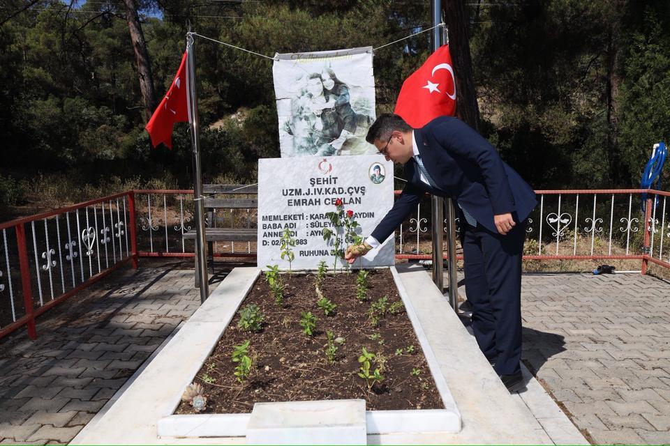 ŞEHİT UZMAN ÇAVUŞ CEYLAN, MEZARI BAŞINDA ANILDI