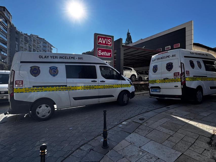 Apartmanın çatısından düşen genç hayatını kaybetti