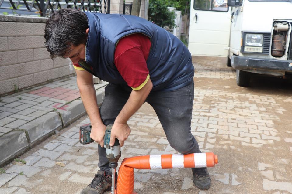 NAZİLLİ'DE İZİNSİZ ASILAN TABELA VE DUBALARA SÖKÜLDÜ