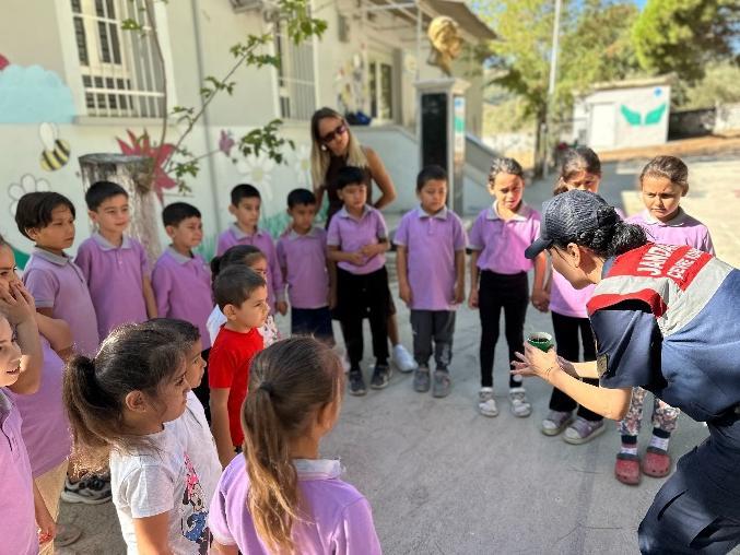 Jandarma’dan miniklere çevre dersi