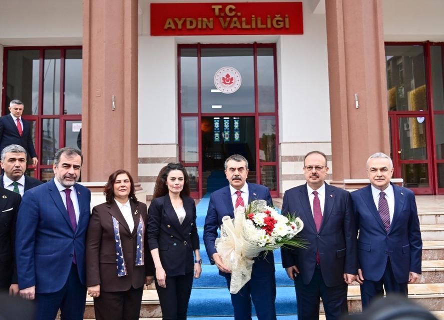 Yusuf Tekin, ziyaretine Aydın Valiliği’nden başladı