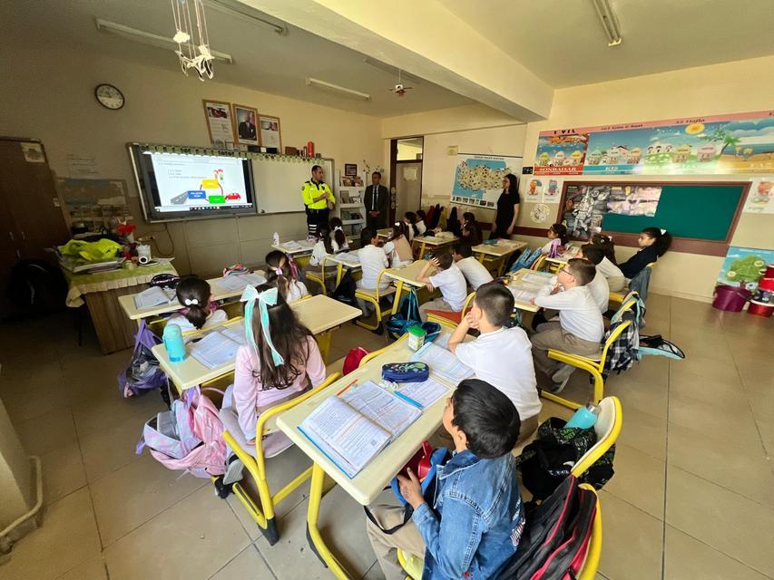 Söke de ilkokul öğrencilerine Trafik Eğitimi Verildi