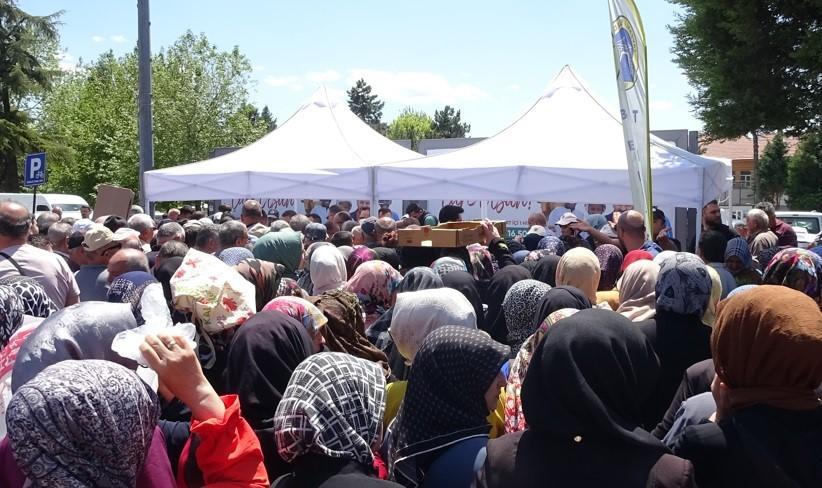 Fide dağıtımı izdihama sebep oldu