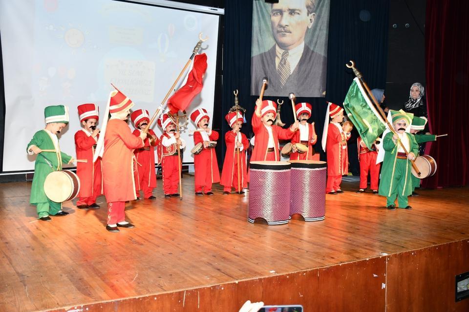 NAZİLLİ'DE MİNİKLERDEN YIL SONU PROGRAMI