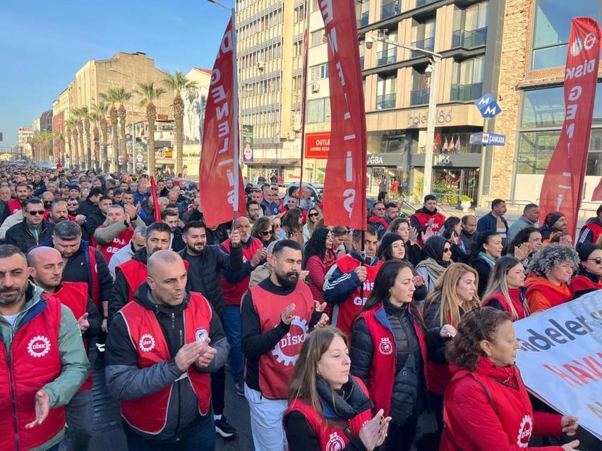 Belediye işçileri yarım gün iş bırakma eyleminde