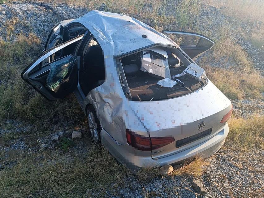 OTOMOBİL ZEYTİN BAHÇESİNE UÇTU: BABA ÖLDÜ, EŞİ VE ÇOCUKLARI YARALANDI