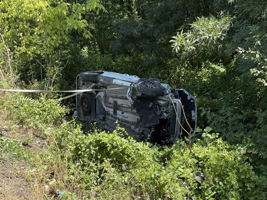 OTOYOLDA KONTROLDEN ÇIKAN HAFİF TİCARİ ARAÇ ŞARAMPOLE DEVRİLDİ: 6 HAFİF YARALI