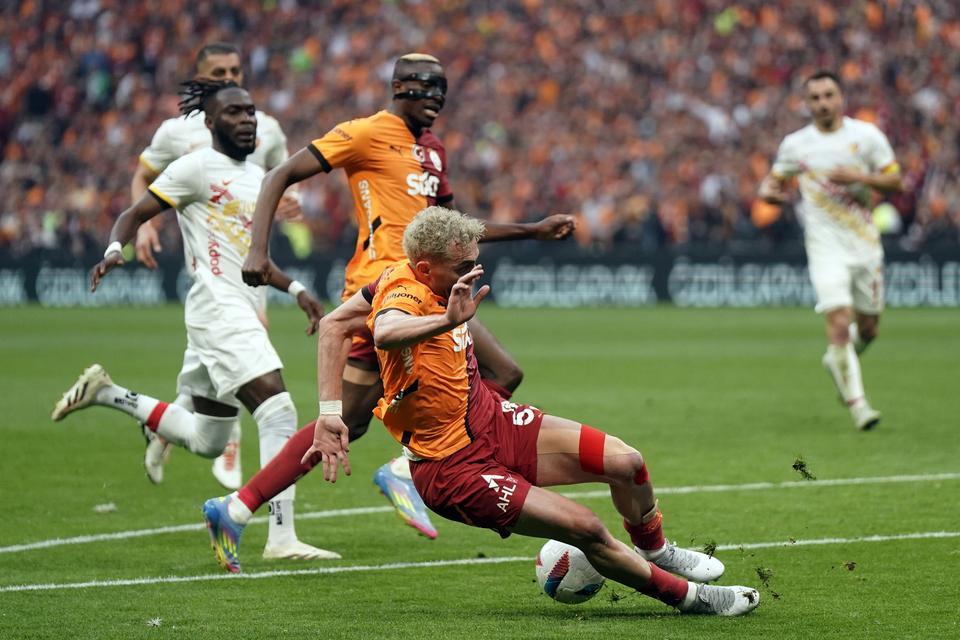 TRENDYOL SÜPER LİG: GALATASARAY: 2 - KAYSERİSPOR: 0 (İLK YARI)