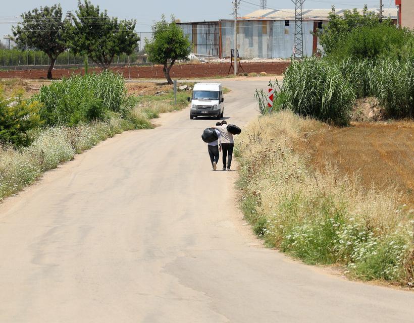 ADANA'DA TAHLİYELER BAŞLADI: CEZAEVİNDEN ÇIKANLAR YAKINLARIYLA HASRET GİDERDİ