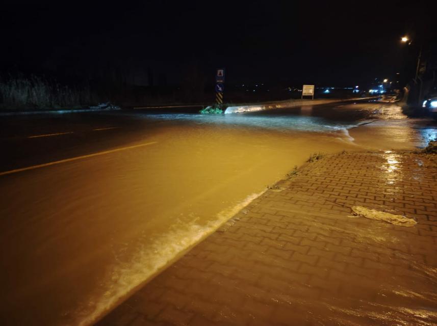 Germencik’te yollar göle döndü! Vatandaşlardan Aydın BŞB ve ASKİ’ye tepki